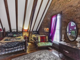 DuPriest Room at Main Street Bed &amp; Breakfast