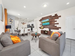 Luxury 7 Bed Villa with Pool/Spa 