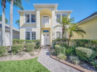 Spacious 7-bedroom villa with stunning golf course