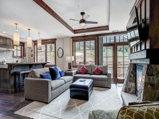 Luxury 4 Bedroom Condo on Peak 8