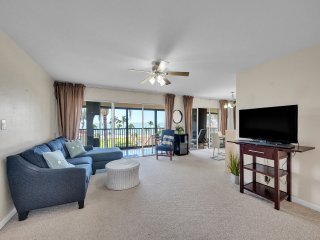 Gulf-View Condo with Resort-Style Amenities