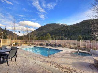 2301 Red Hawk Lodge