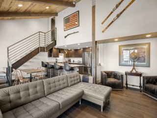 Luxury Snowmass Retreat Remodeled 2BR Loft w/ Deck- E3