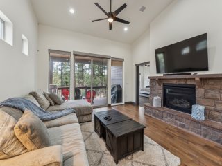 Scenic Golf Retreat w/ Modern Comforts &amp; Fireplace