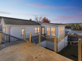 Lakeview Retreat in Badin Shores Resort