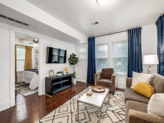 Pet-Friendly Furnished Apt Near EMU Free Parking