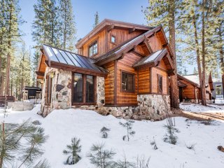 4BR Cabin w/ Hot Tub – Ultimate Truckee Escape