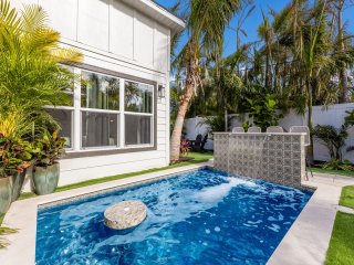83rd St Villas East