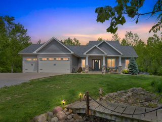 Lakeside Retreat with Hot Tub &amp; Game Room