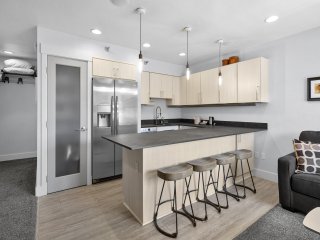 Schweitzer PM: Selkirk Bungalow Sleeps 8