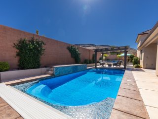 Hurricane Falls Pool, Hot Tub PLUS Dog Friendly!