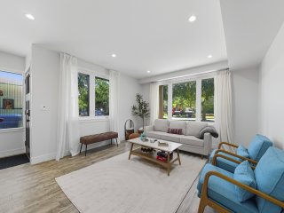 Bright Modern 3Bed 2.5Bath Evanston Home w/Parking