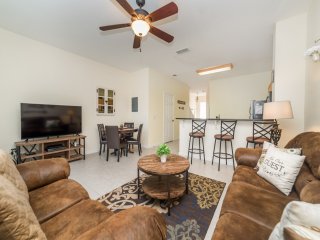 Windsor Hills 3 Bedroom Private Pool Townhome