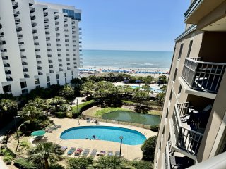 Oceanview Condo with Amenities, 703 Royale Palms