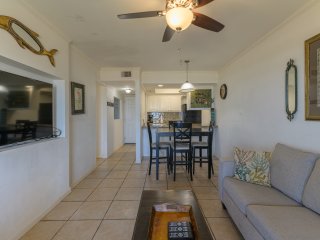 Tiki 132- Bright Ocean View 1BR Condo w/ Balcony