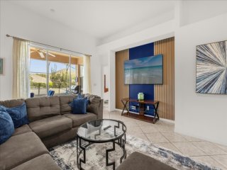 4 Bed Luxury Quiet & Private Home!