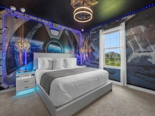 Star Wars & More Large Private Pool Lanai Home!