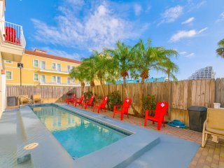 1st Floor- Pool- Affordable- by Beach
