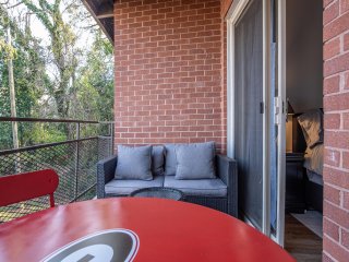 Classic City Getaway- Walk to Sanford Stadium!