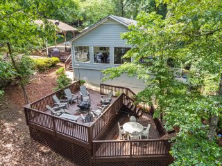 Shorewood Shores Dock &amp; Hot Tub!