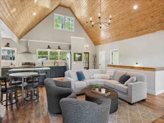 McDonald Lakeside Cottage