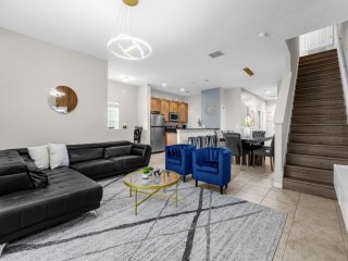 5 Bed Spacious Home With Private Splash Pool