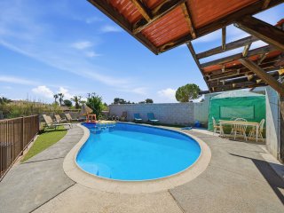 The Peacock Villa- Designed for Extended Stays, Relocations & Groups, Pet Friendly!
