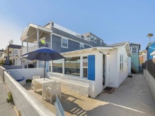 1402 W Oceanfront | Rare Beachfront Escape- Cozy 1-Bdr On The Bike