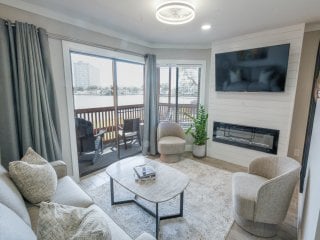 112 Arrowhead – Unique Lakefront 2BR at Kingston