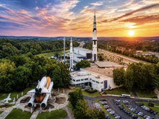 Prime Location Min to Airport, Rocket Center