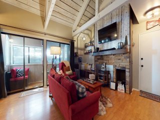 Bigwood 41 Cozy Mountain Cabin, Private Washer Dryer, 1 mile to Eagle Lodge