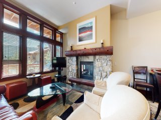 Juniper Crest 1 Private and Modern, Mountain Views, Walk to Eagle Lodge