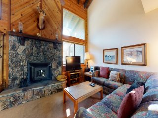 Rainbow Villas 4 Rustic and Comfortable, Walk to Canyon Lodge