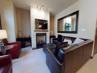 Solstice 10 Updated, Private Washer Dryer, Close to Eagle Lodge