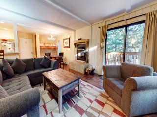 Summit 49 Upgraded Corner Unit, Walk to Eagle Lodge