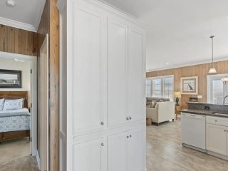 1 EZ Access / 127 Ocean Blvd West
