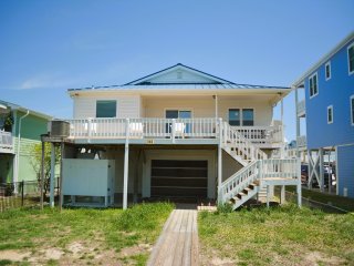 Do-Little Dock / 109 Charlotte