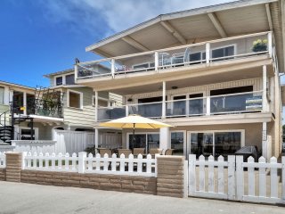 1005 E. Balboa A | Gorgeous Oceanfront w/ HUGE patio