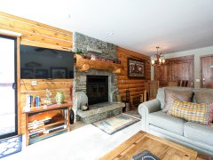 Summit 81 Remodeled, Cozy, Walk to Eagle Lodge